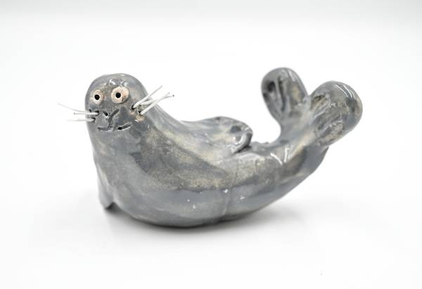 - a Ceramic by Heather Hunt, measuring 7 x 13 cm (H x W) £25